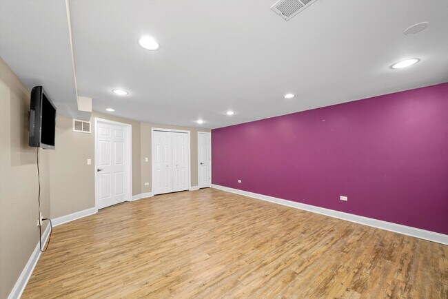 Building Photo - 3251 Thunderbird Ct E