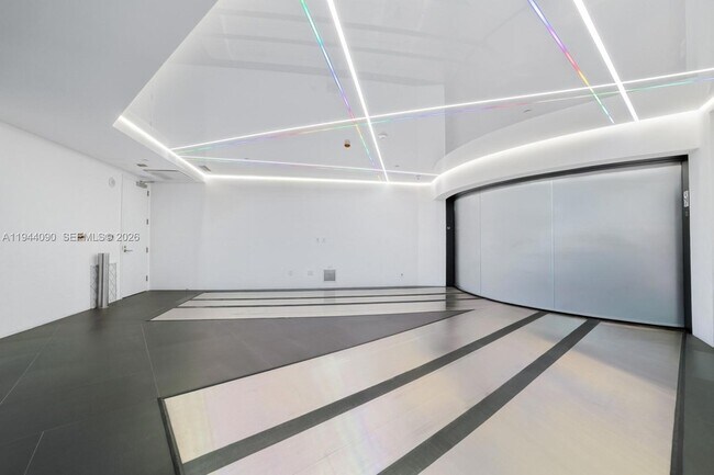 Building Photo - 18555 Collins Ave