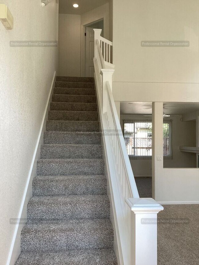Building Photo - “Bright & Inviting Santa Rosa Home | Cathe...