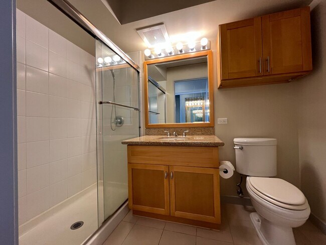 Building Photo - Moana Pacific (Honolulu/Ala Moana) 2 bedroom + den with central AC and 2 covered parking