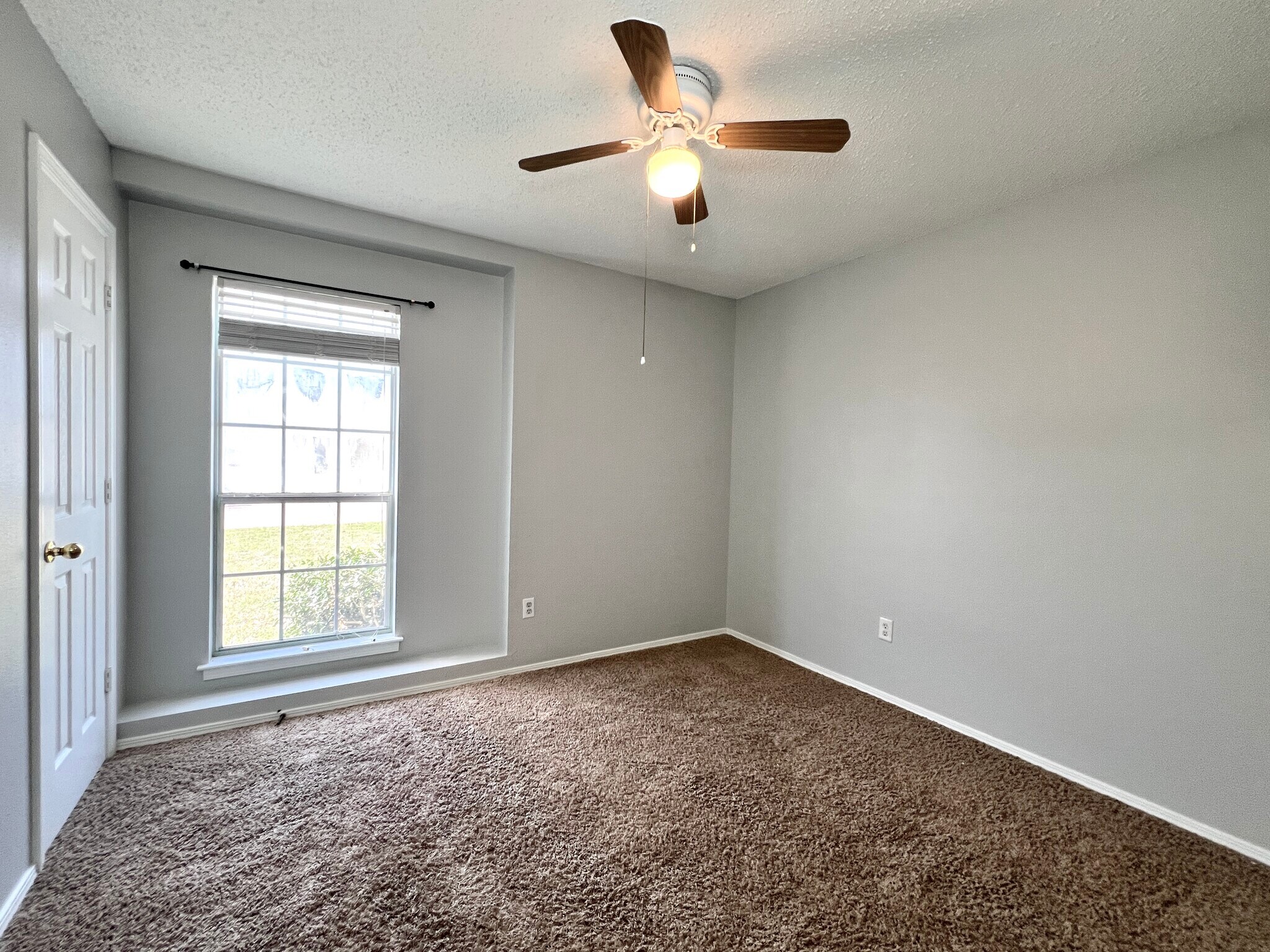 Building Photo - 14101 Cherry Hill Dr