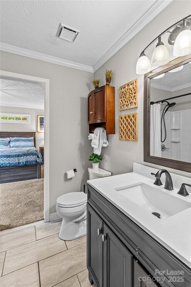 Building Photo - 9598 Riviera Dr