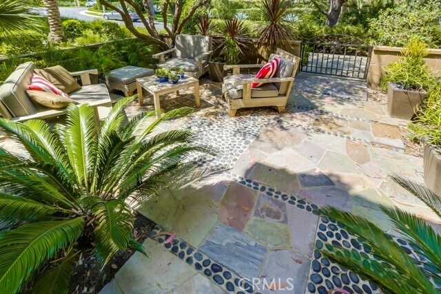 Building Photo - 11 Saraceno