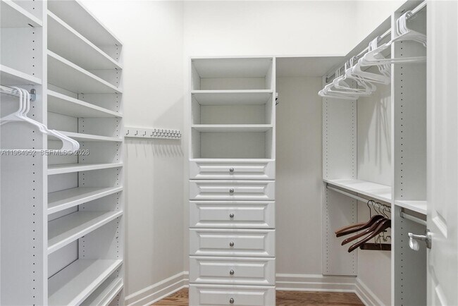 Building Photo - 12012 SE Laurel Ln