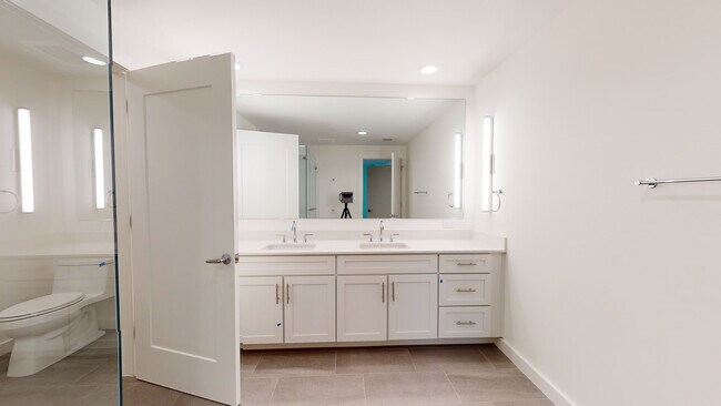 Building Photo - 920 N Osceola Ave