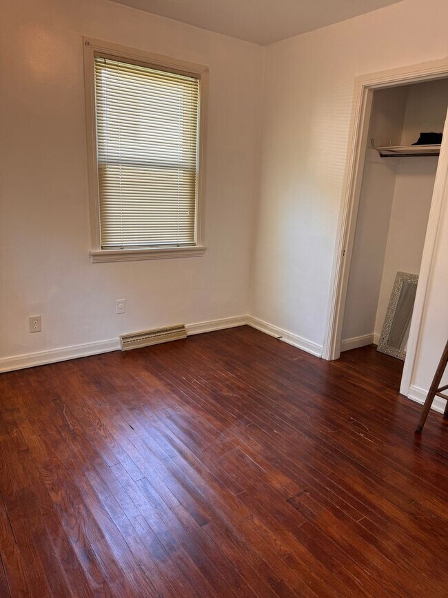 Building Photo - 613 Westview Dr