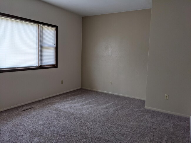 Building Photo - 1 1st St SE