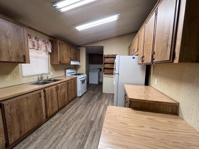 Building Photo - 2060 Colorado Blvd