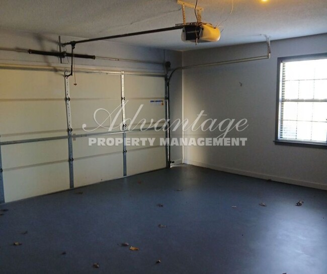 Building Photo - 1/2 OFF The 1st Month's Rent | Exquisite F...