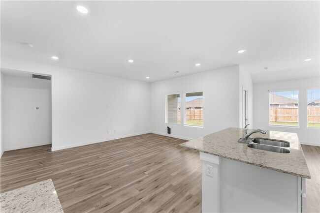 Building Photo - 106 NW Pinwheel St