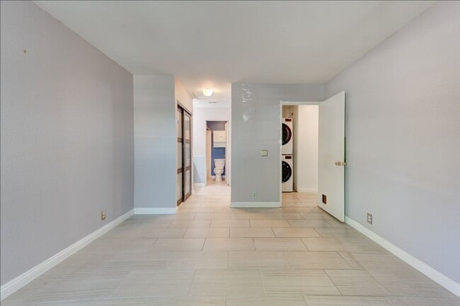 Building Photo - 10878 Aderman Ave