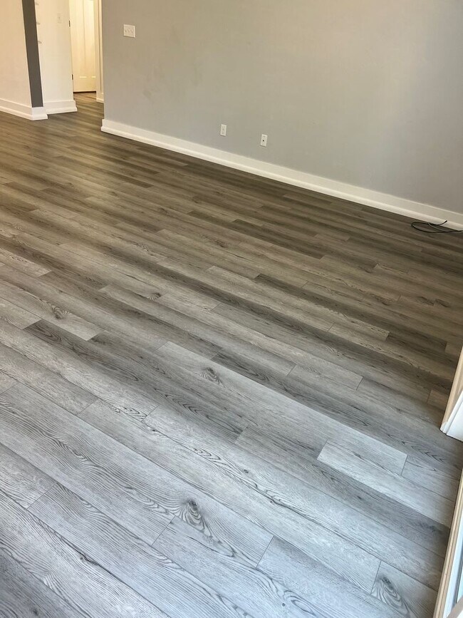 Building Photo - Great Updated Home