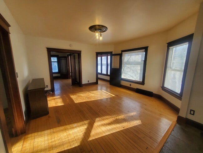 Building Photo - 205-205 N Spring St