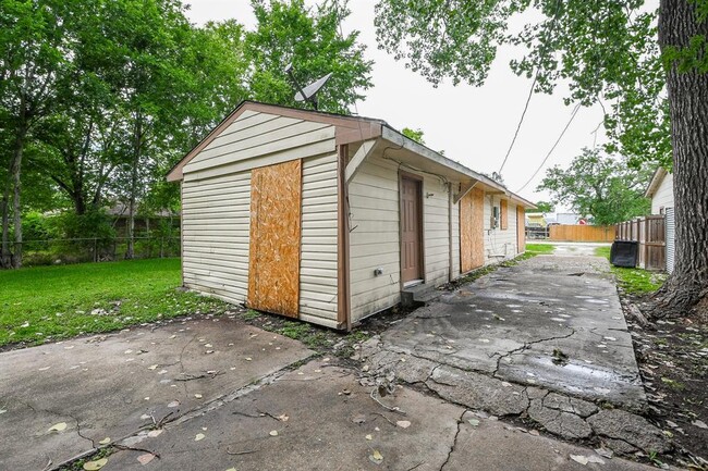 Building Photo - 3522 Stonham St
