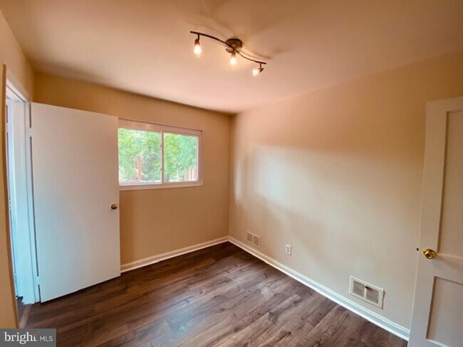 Building Photo - 4418 Ives St
