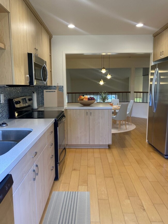 Building Photo - MOVE IN READY - Stunning La Jolla Condo with Space, Style, and Sophistication!