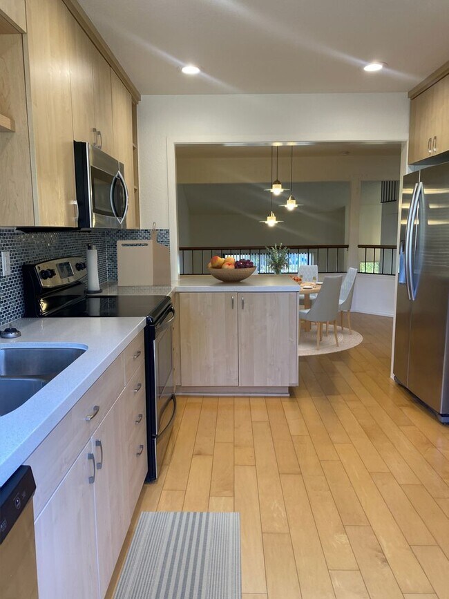 Building Photo - Stunning La Jolla Condo with Space, Style, and Sophistication!