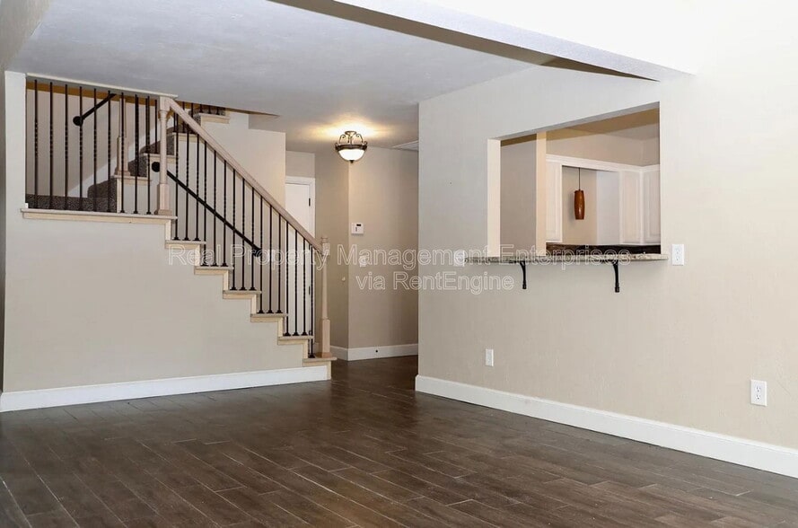 Building Photo - 5805 Hefner Village Ct