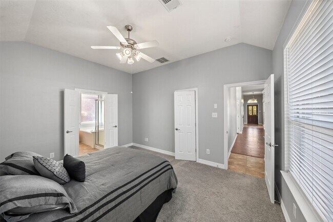 Building Photo - 8815 Rollick Dr