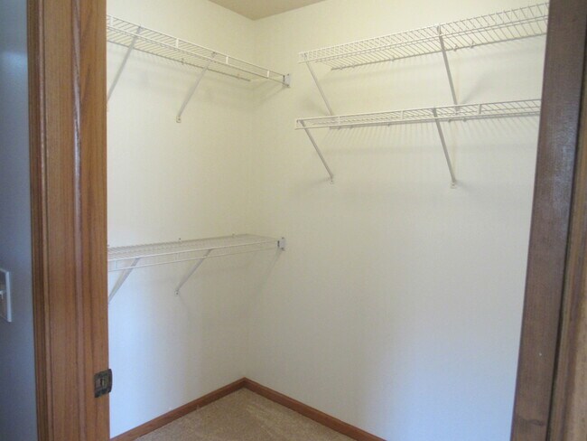 Building Photo - 28 Ashburn Ct
