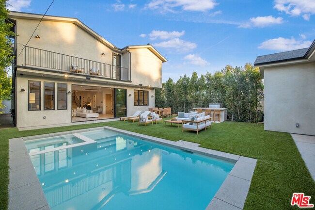 Building Photo - 4433 Kraft Ave