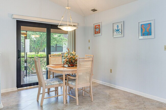 Building Photo - 11651 Pointe Cir