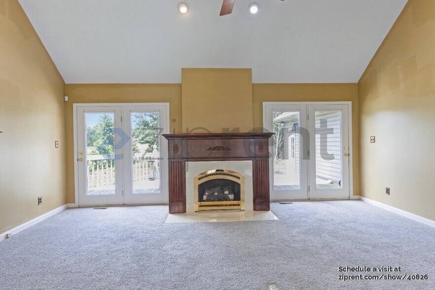 Building Photo - 137 N Shore Dr