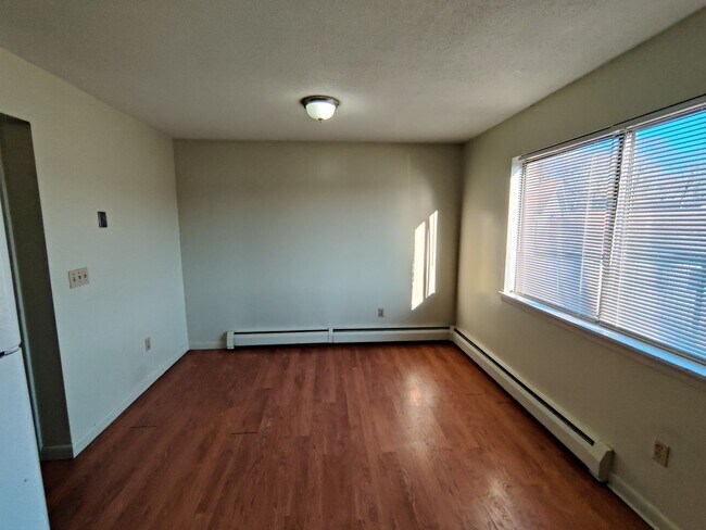 Building Photo - Oakville 218A