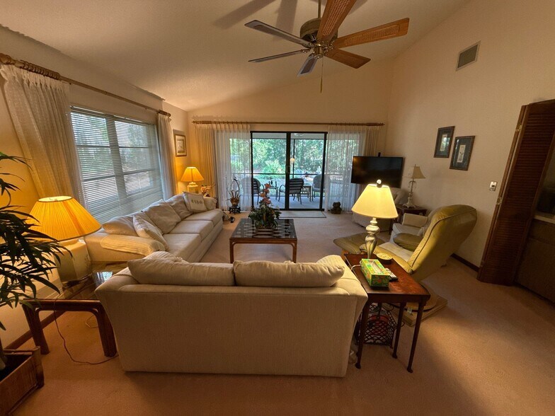 Building Photo - 117 Golfview Dr