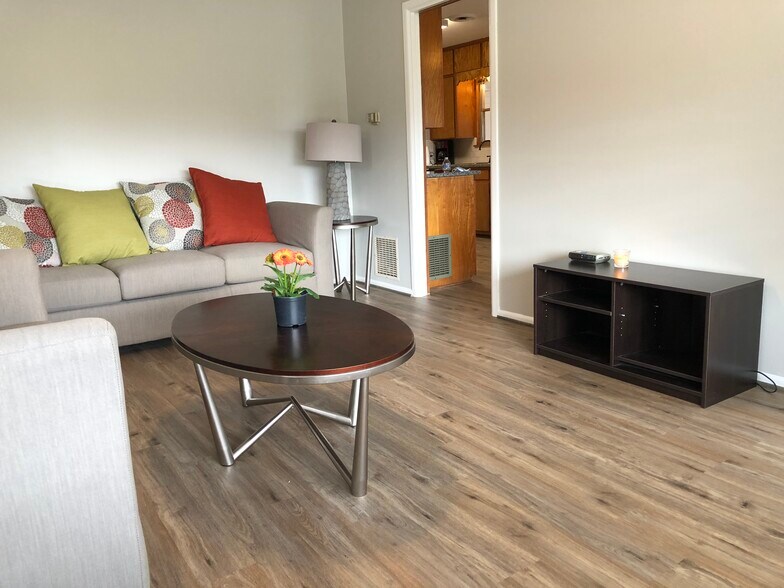 Living room - 1034 Elizabeth Ave