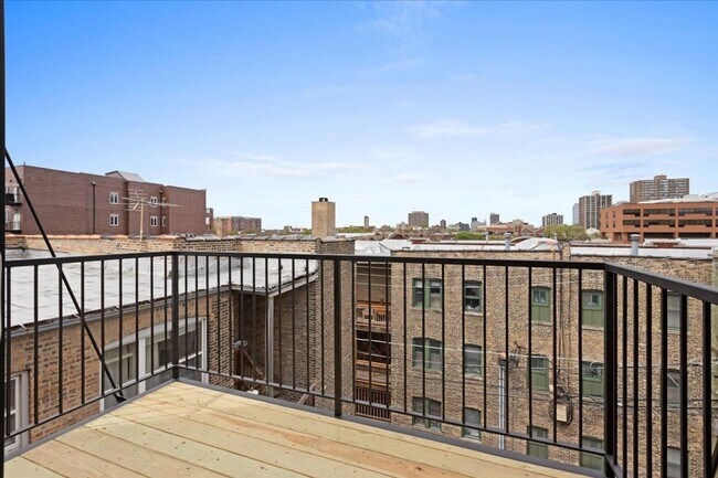 Building Photo - 904 W Dakin St