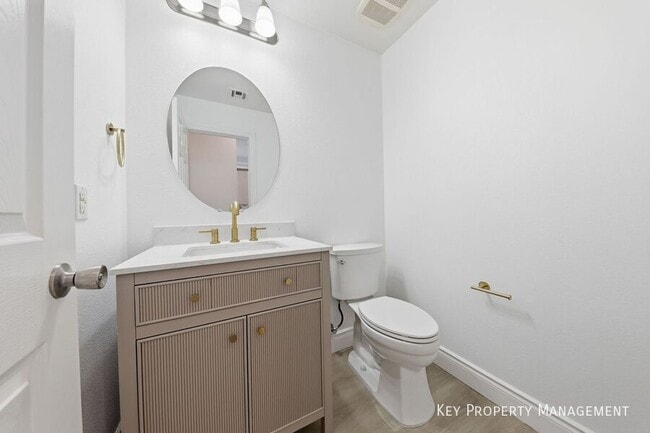 Building Photo - 956 Via Canale Dr