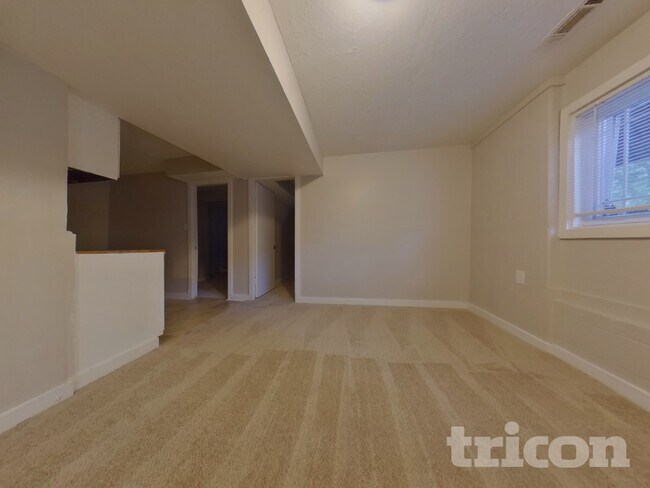 Building Photo - 6640 Valley Hill Dr
