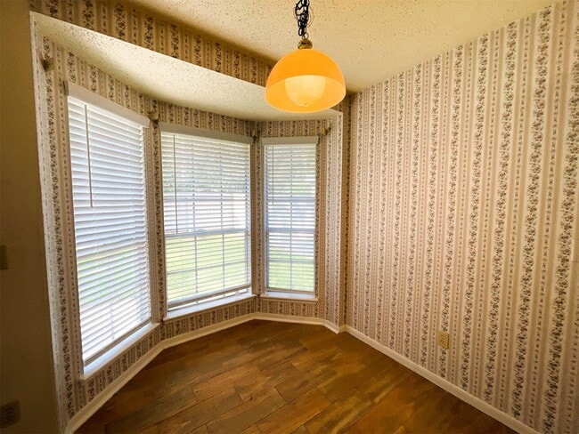 Building Photo - 107 S Village Knoll Cir