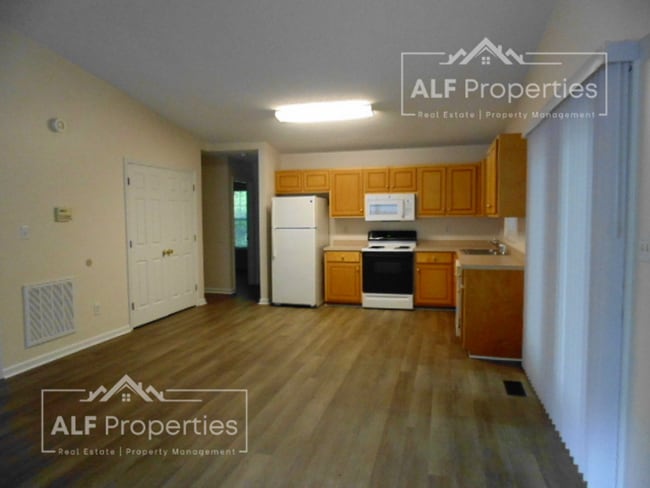 Building Photo - 119 N Woods Dr