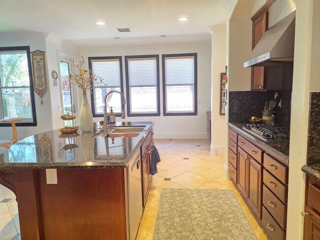 Building Photo - Large 4 Bedroom Home in Rolling Hills Ranch!