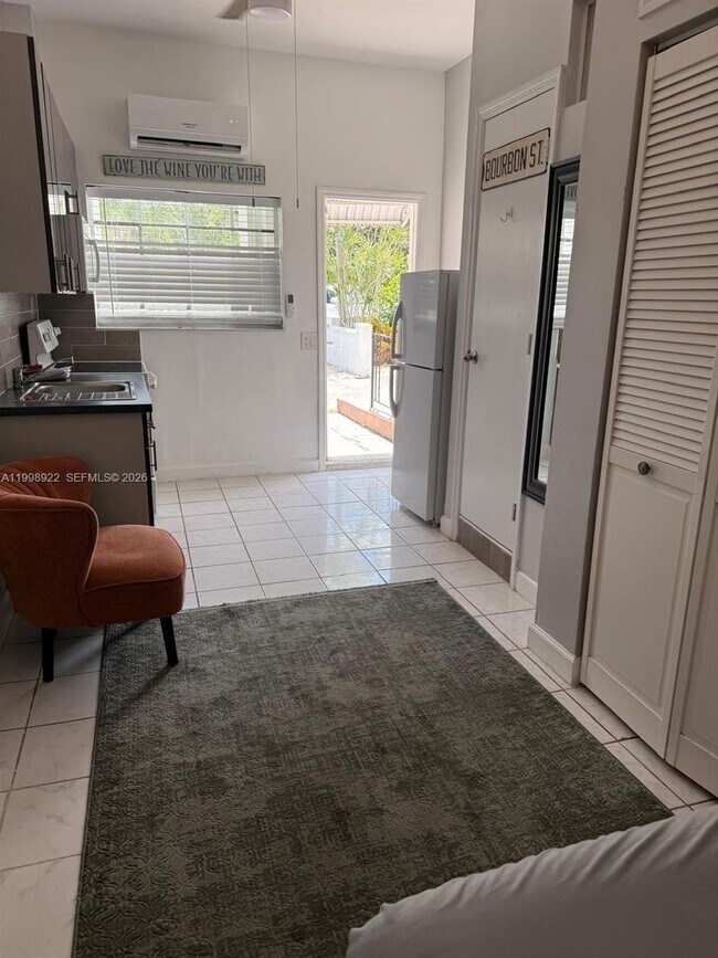 Building Photo - 1105 NE 119th St