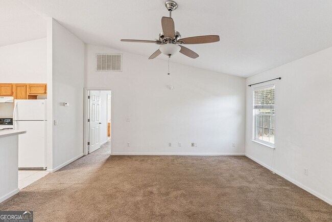 Building Photo - 3BR/2BA with a Fenced Back Yard