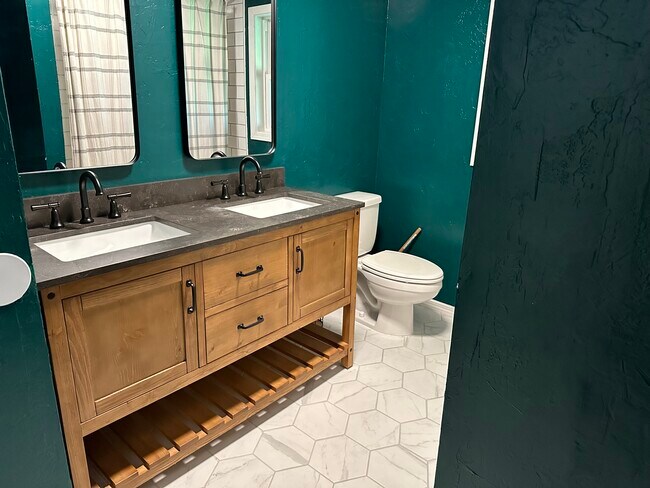 Building Photo - 720 Freeman Rd