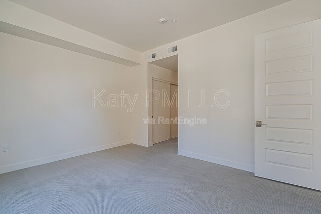 Building Photo - 7300 E Earll Dr