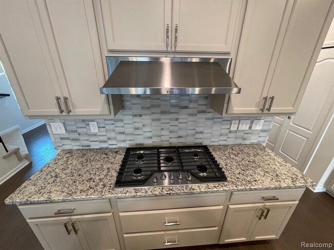 Building Photo - 22470 Woodbridge Ln