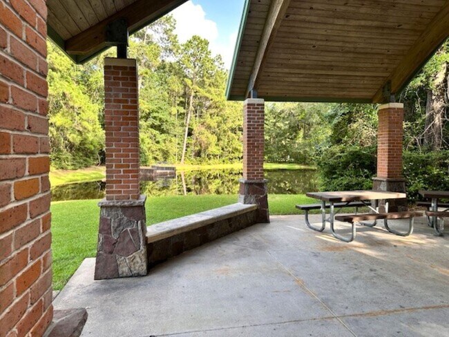 Building Photo - 22 Windfern Pl