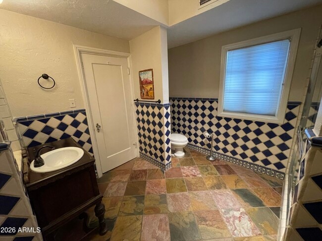 Building Photo - 2021 N Alvarado Rd