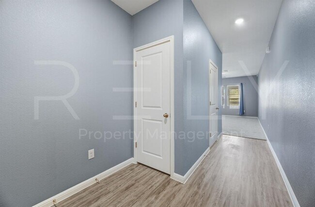 Building Photo - 220 Wonderful Life Way