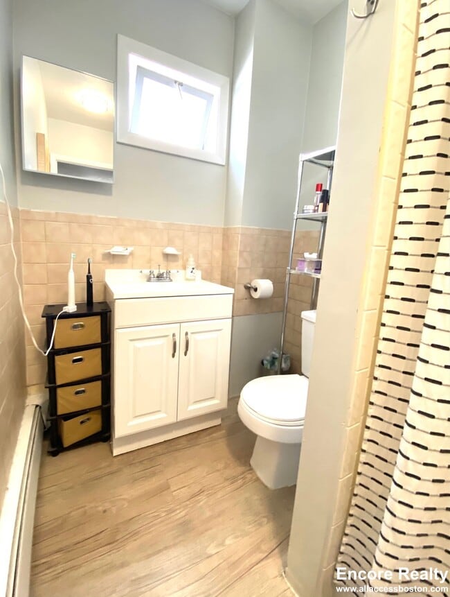 Building Photo - 194 Sumner St