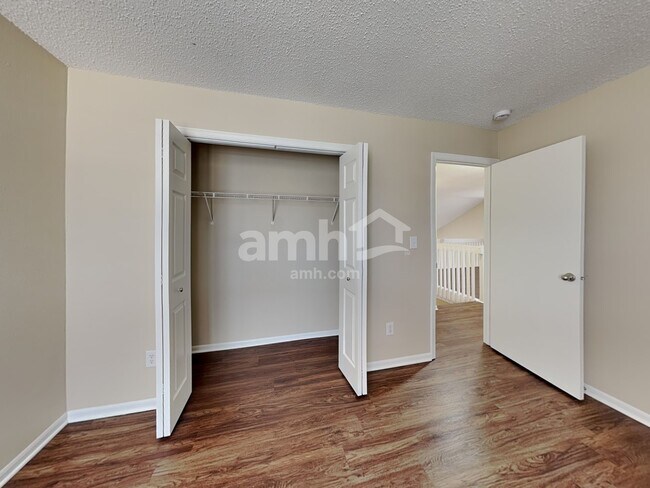 Building Photo - 5426 Alameda Rd