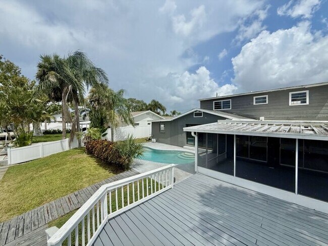 Building Photo - 8718 Thornwood Ln