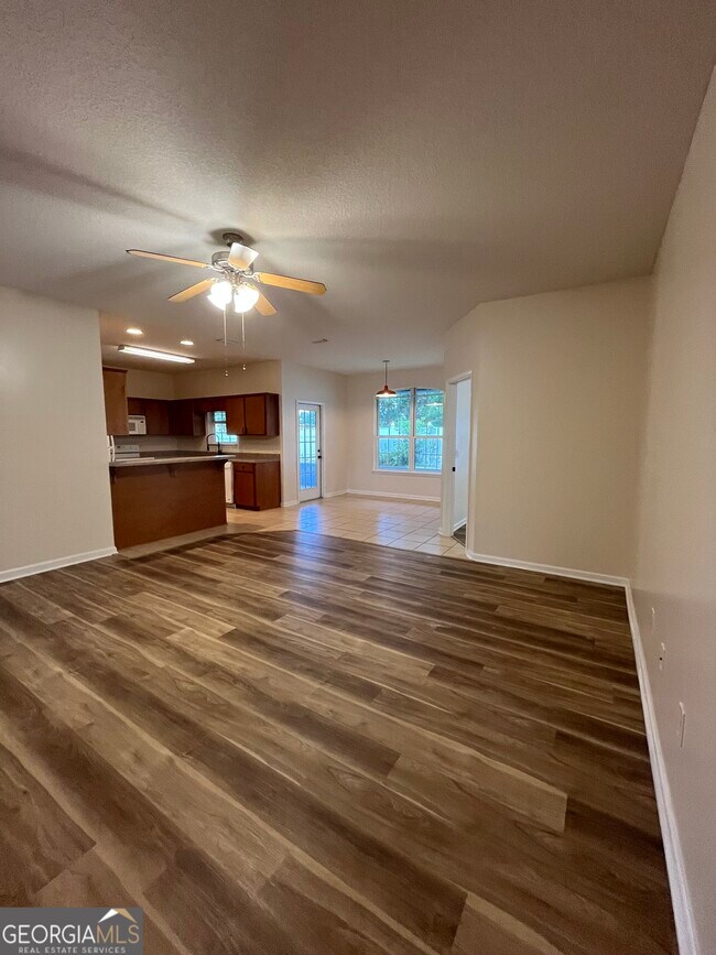 Building Photo - 206 Royal Palms Ave