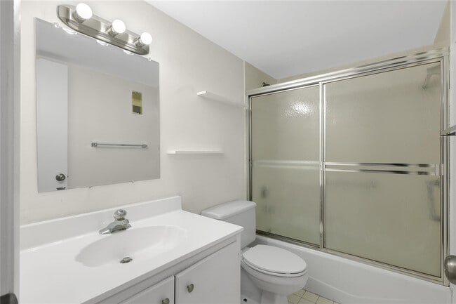 Building Photo - 3940 Inverrary Blvd