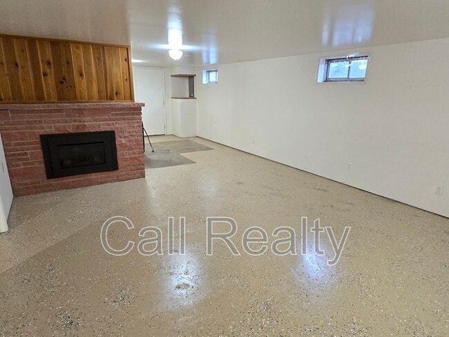 Building Photo - 4023 N Argonne Rd